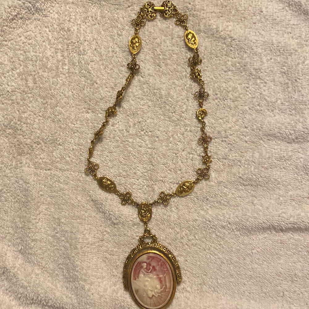 Costume jewelry pendant